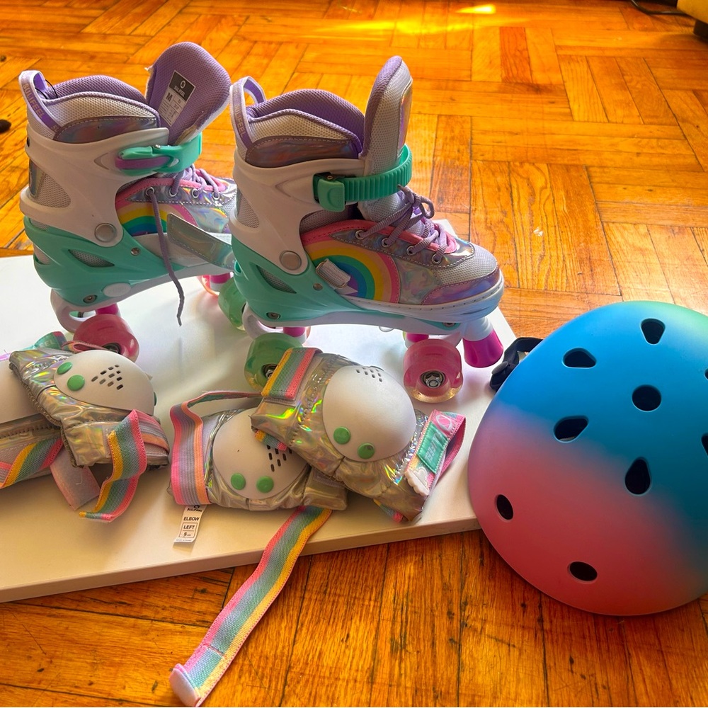 New size 2.5 kids roller skates